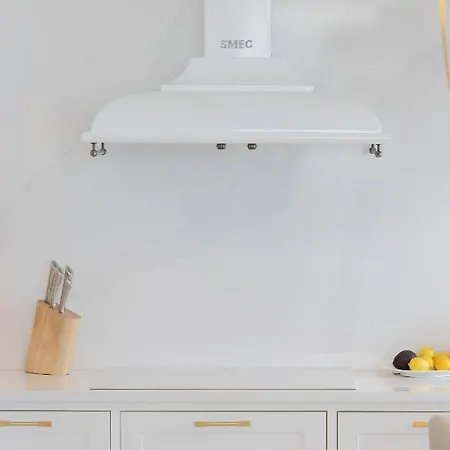 Jantaris Luxury By The Sea By Renters Prestige Appartamento