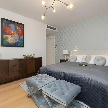 Jantaris Luxury By The Sea By Renters Prestige Appartamento